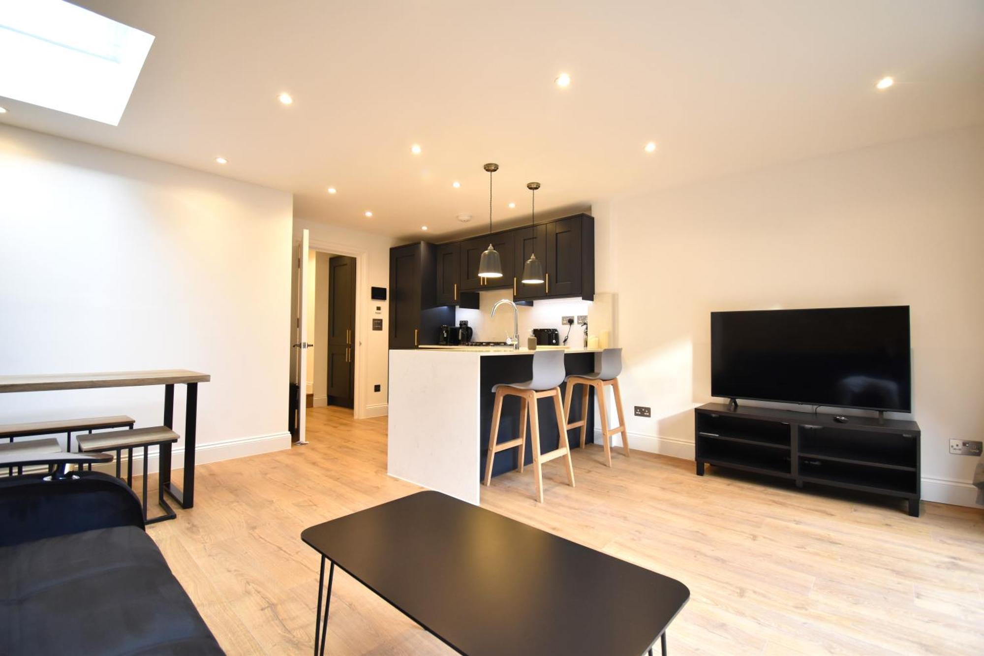 Stunning 2 Bed Apartment Лондон Екстериор снимка